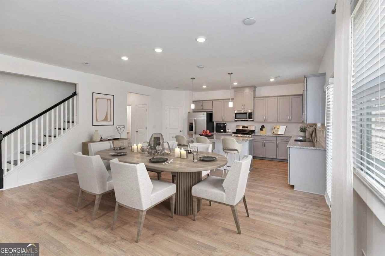 2266 Derrick Dr - Photo 3 of 8