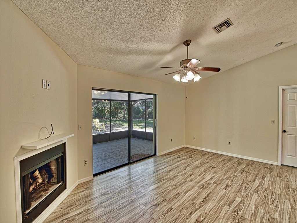 915 Marigold Ln - Photo 3 of 35