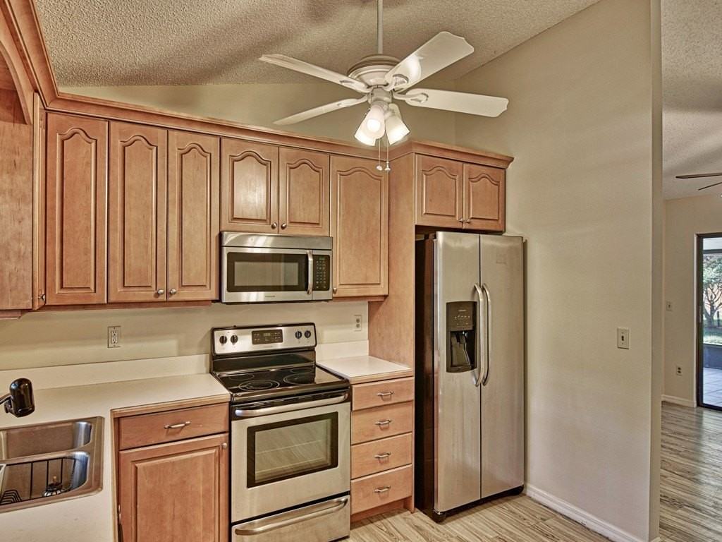 915 Marigold Ln - Photo 4 of 35