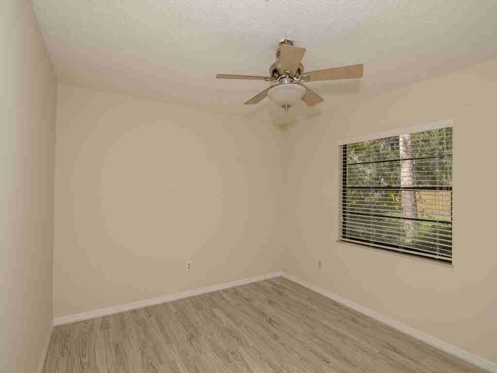 915 Marigold Ln - Photo 6 of 35