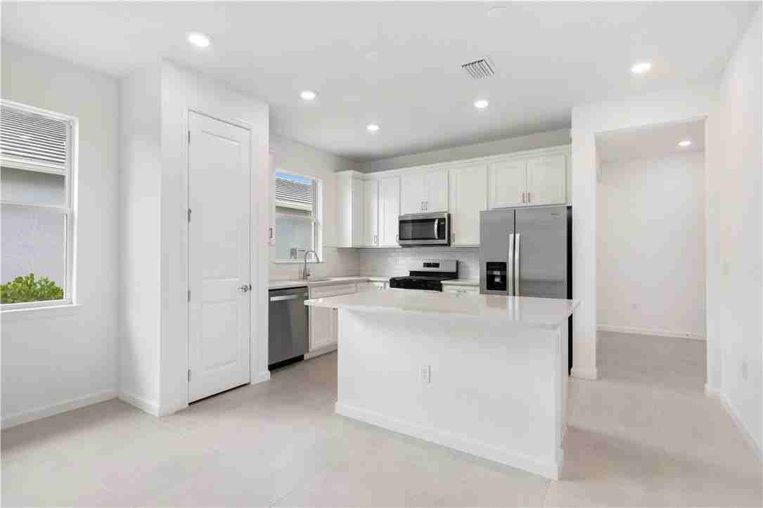 1349 Harper Way - Photo 4 of 36