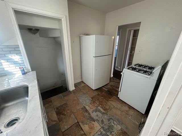 5081 Wayburn St - Photo 7 of 12