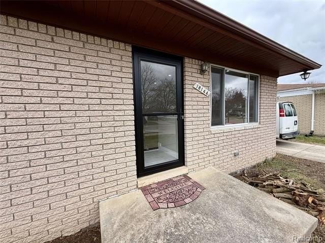 18144 N Oak Dr - Photo 3 of 27