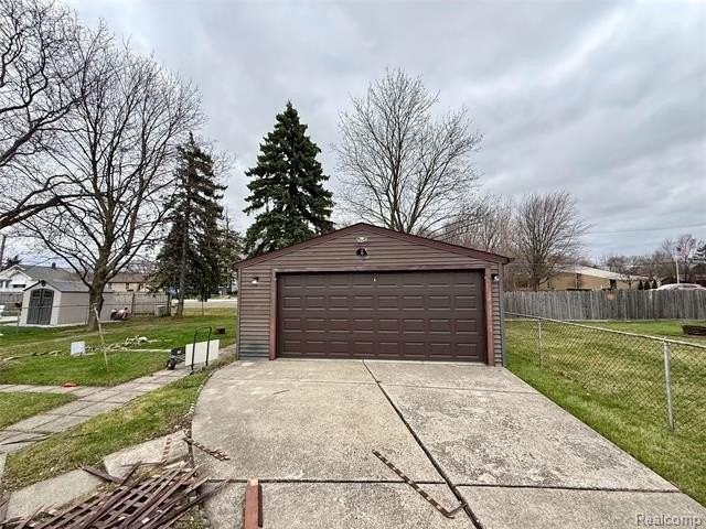 18144 N Oak Dr - Photo 4 of 27