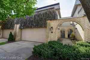 featured image of 1237 Oakwood Ct