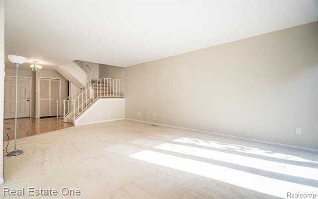 1237 Oakwood Ct - Photo 4 of 34