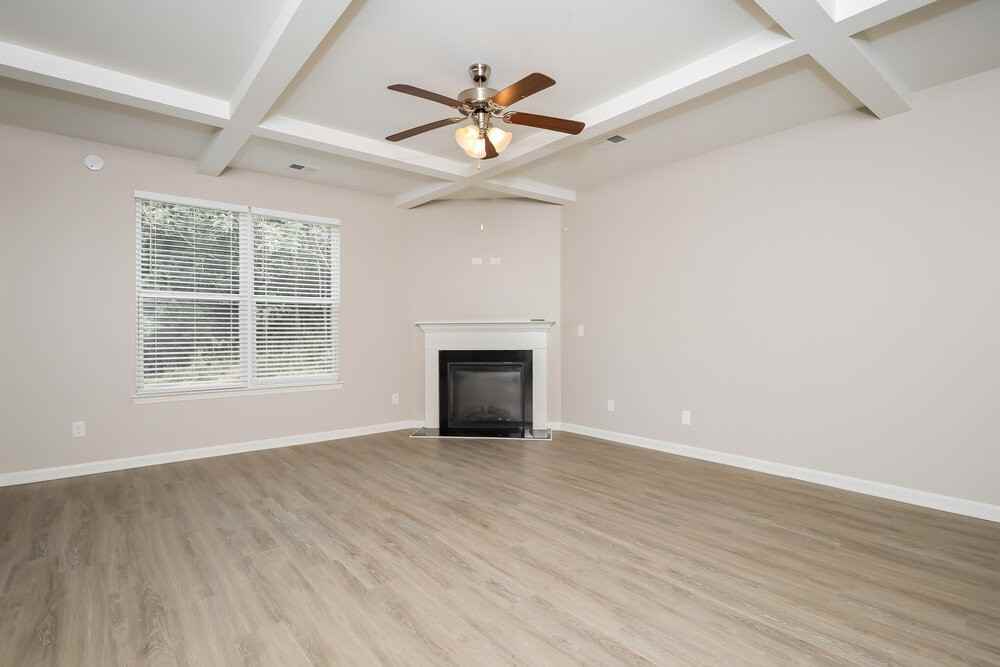 394 Victory Ln - Photo 4 of 17