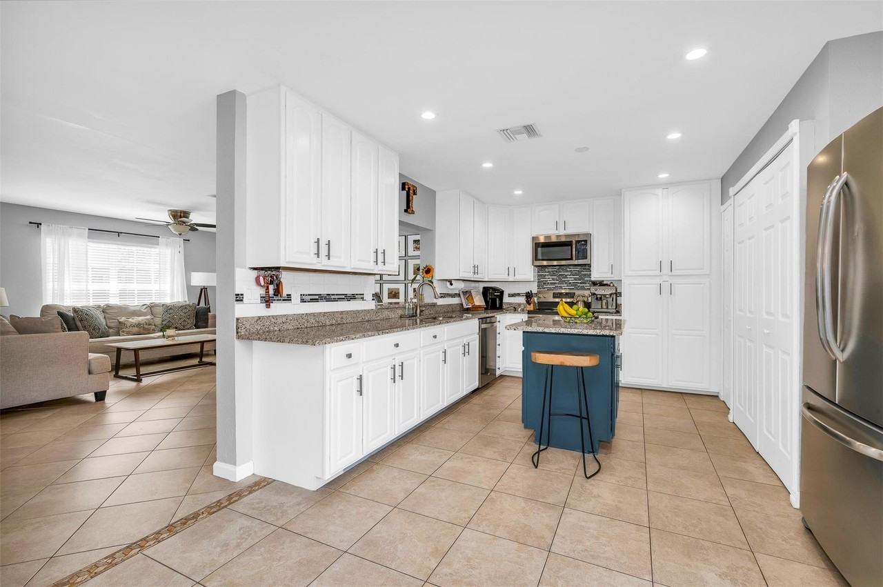 3860 Nw 122nd Ter - Photo 5 of 21