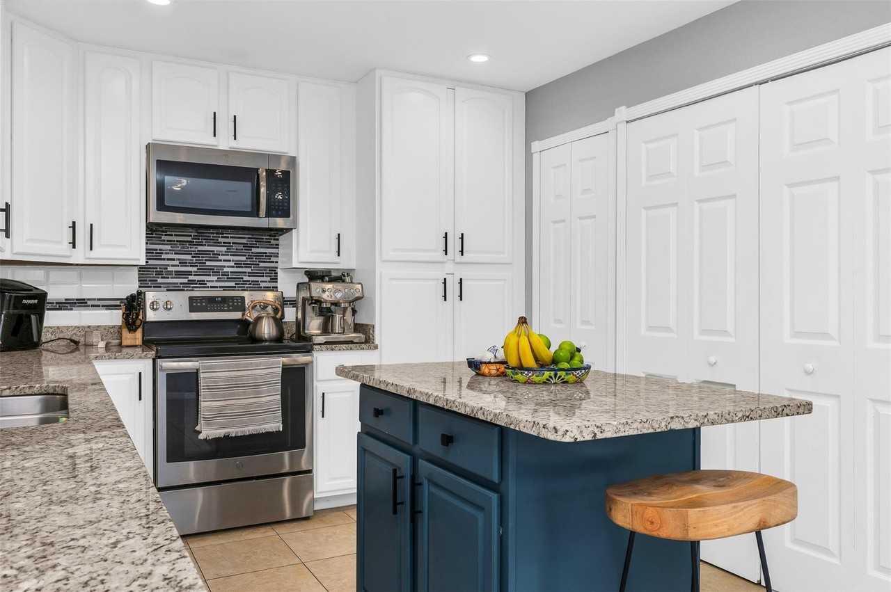 3860 Nw 122nd Ter - Photo 7 of 21