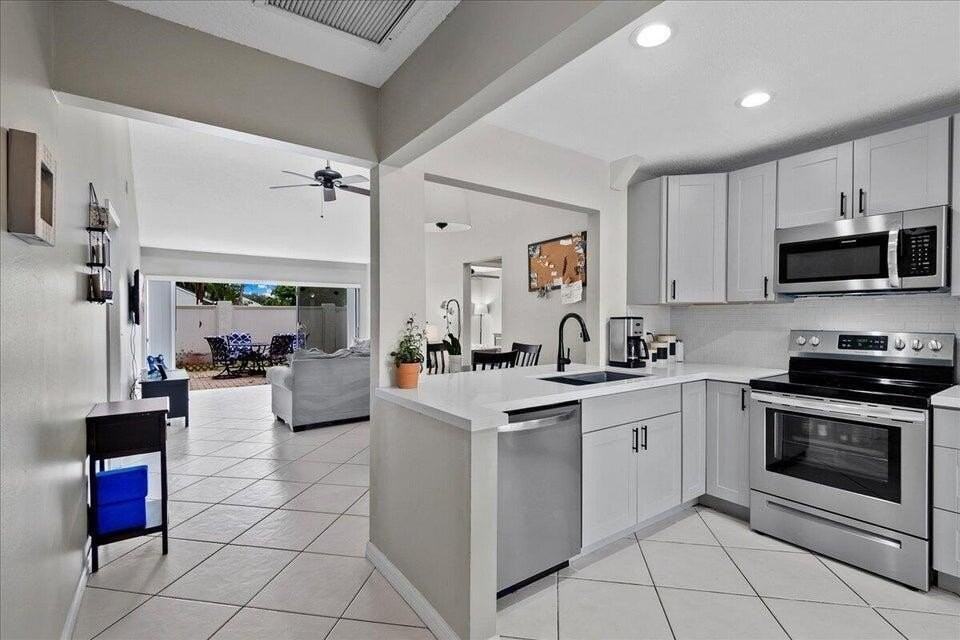 12875 Spinnaker Ln - Photo 3 of 26