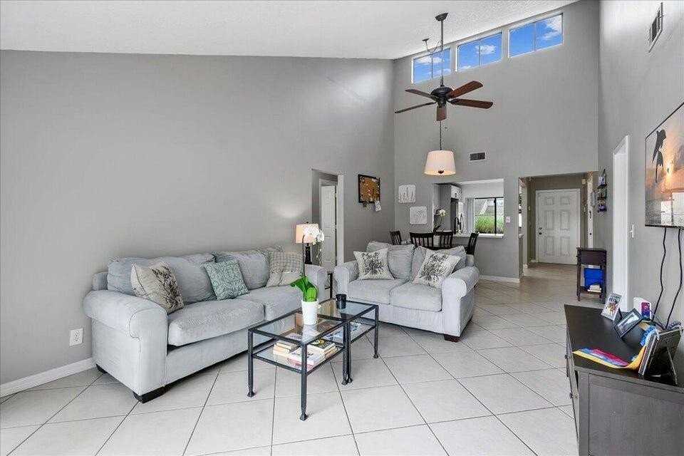 12875 Spinnaker Ln - Photo 4 of 26