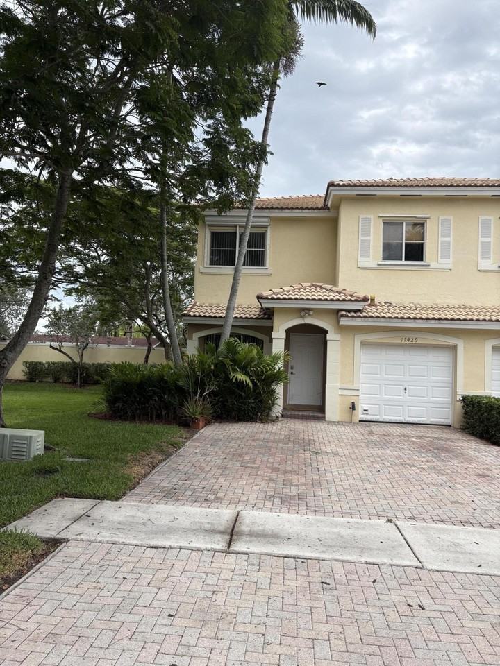 11429 Nw 34th Pl - Photo 3 of 18