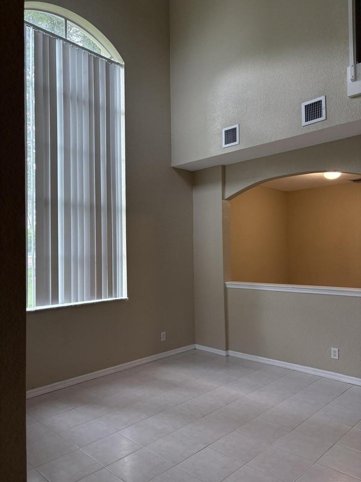11429 Nw 34th Pl - Photo 4 of 18