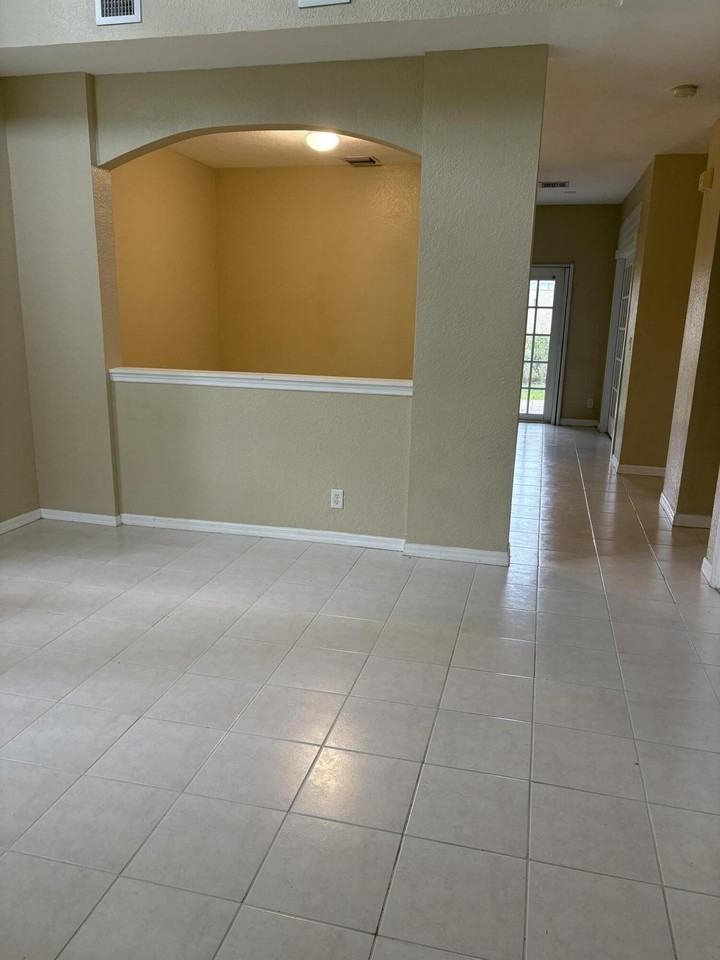 11429 Nw 34th Pl - Photo 5 of 18