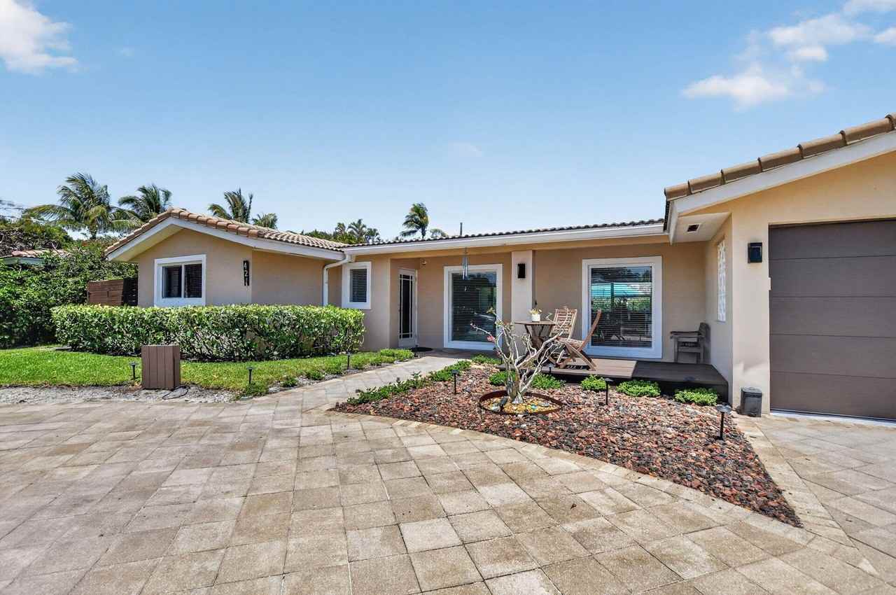 424 Sw 7th Way - Photo 4 of 50