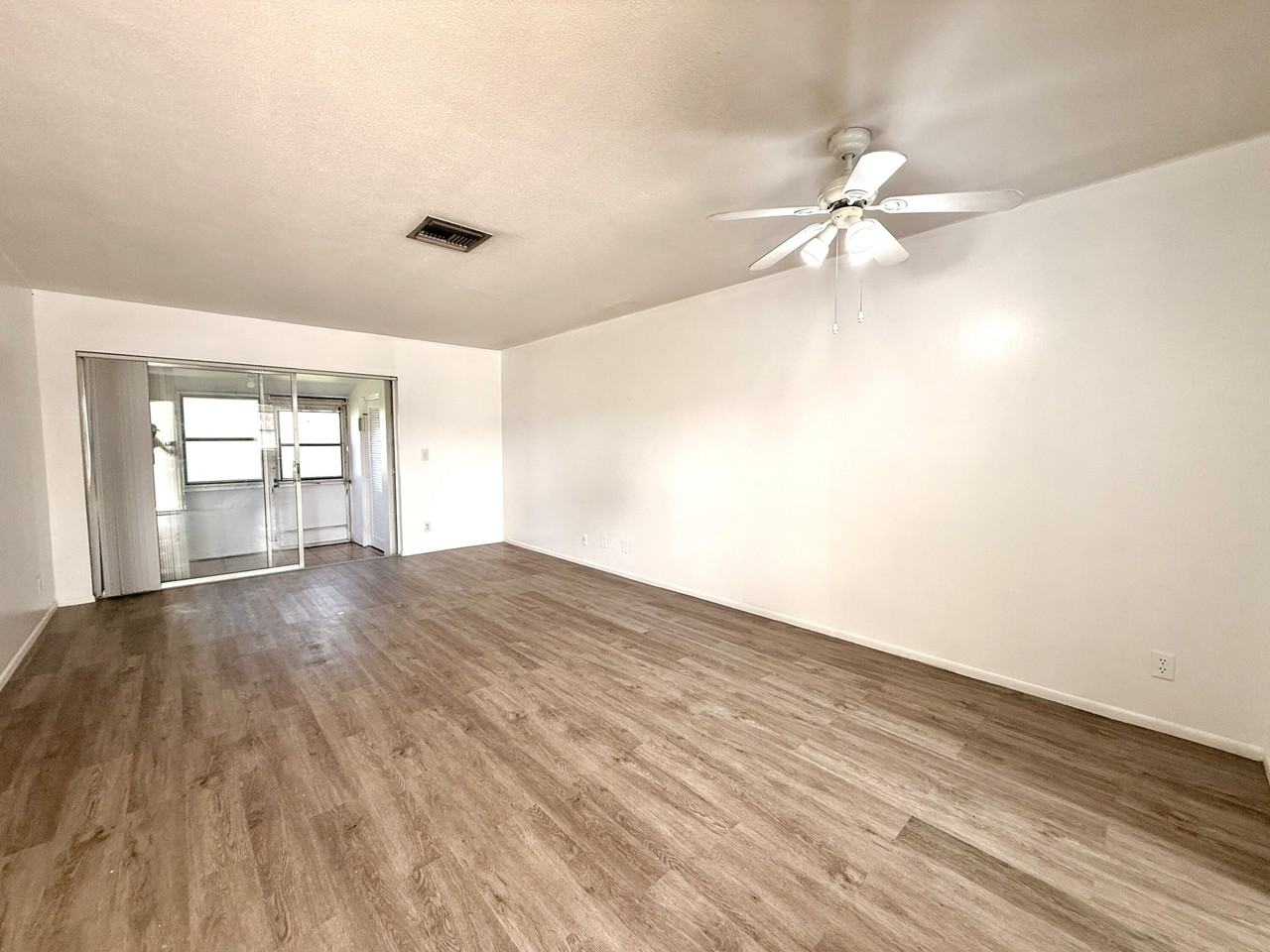 2854 Crosley Dr E #J - Photo 6 of 18