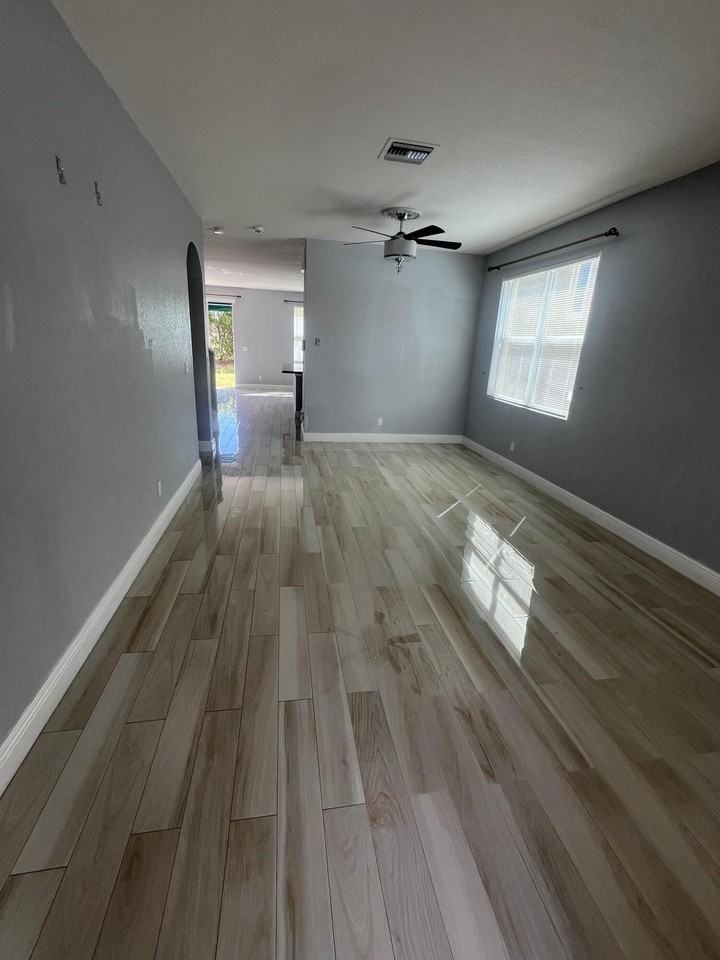 810 Palm Tree Ln - Photo 2 of 11