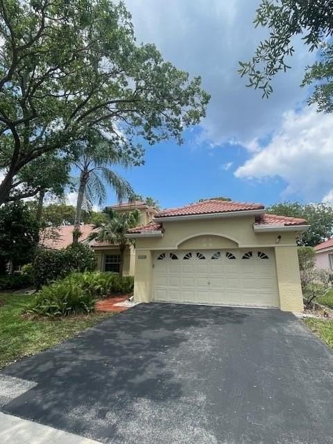 1328 Bayview Cir - Photo 2 of 38