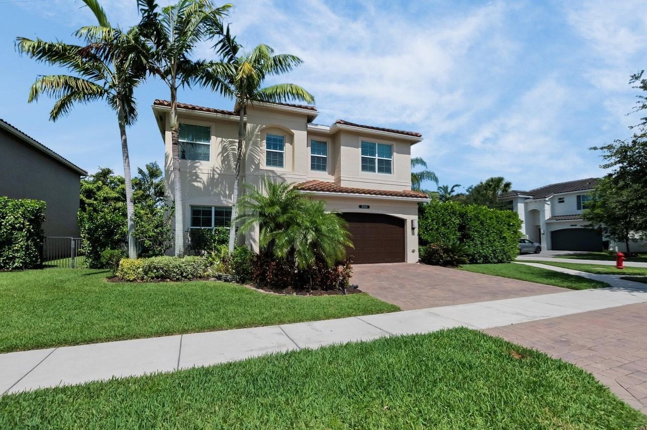 15205 Seaglass Terrace Ln - Photo 2 of 50