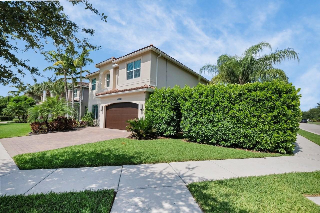 15205 Seaglass Terrace Ln - Photo 3 of 50