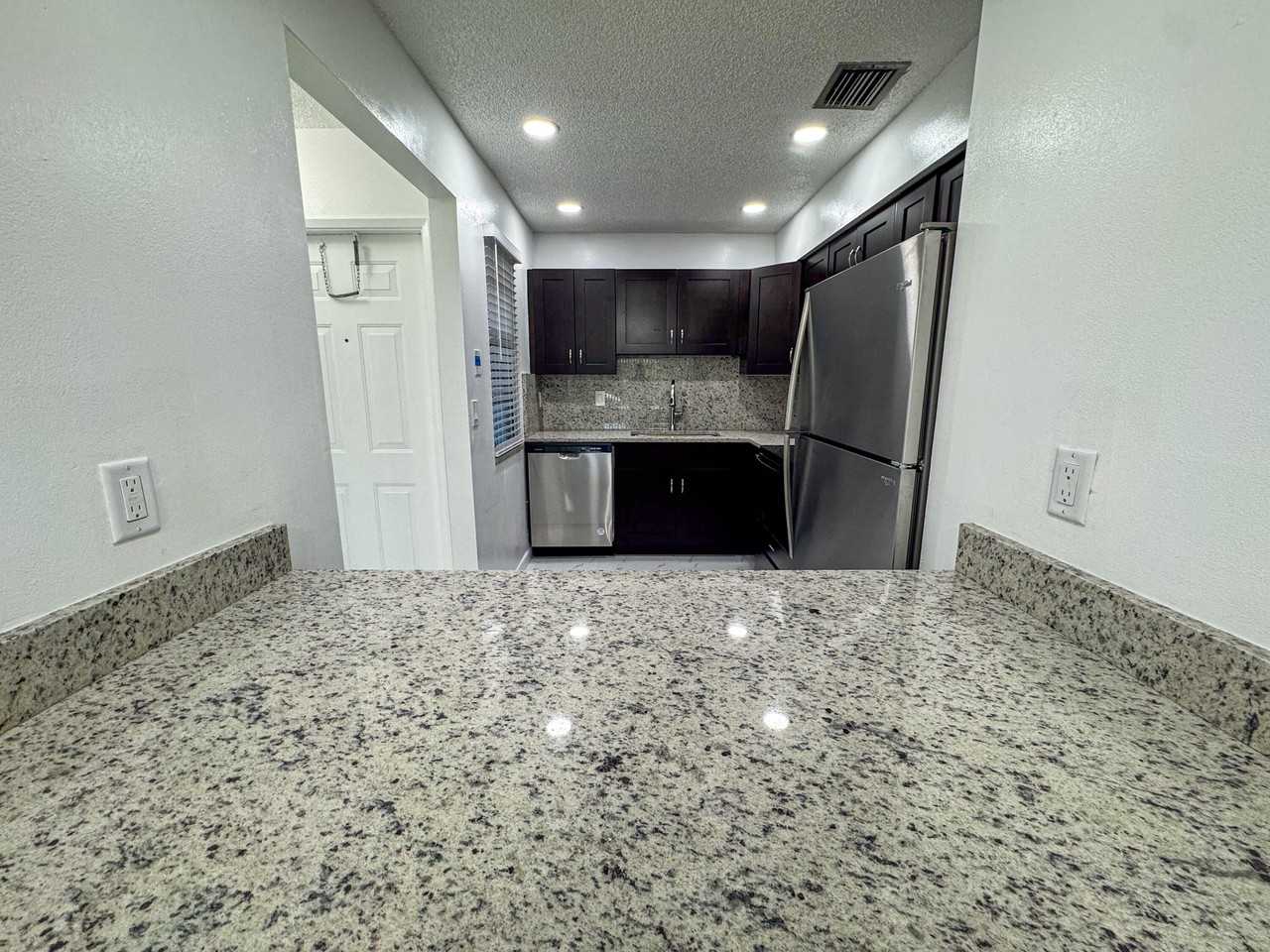 10687 Royal Palm Blvd - Photo 7 of 20