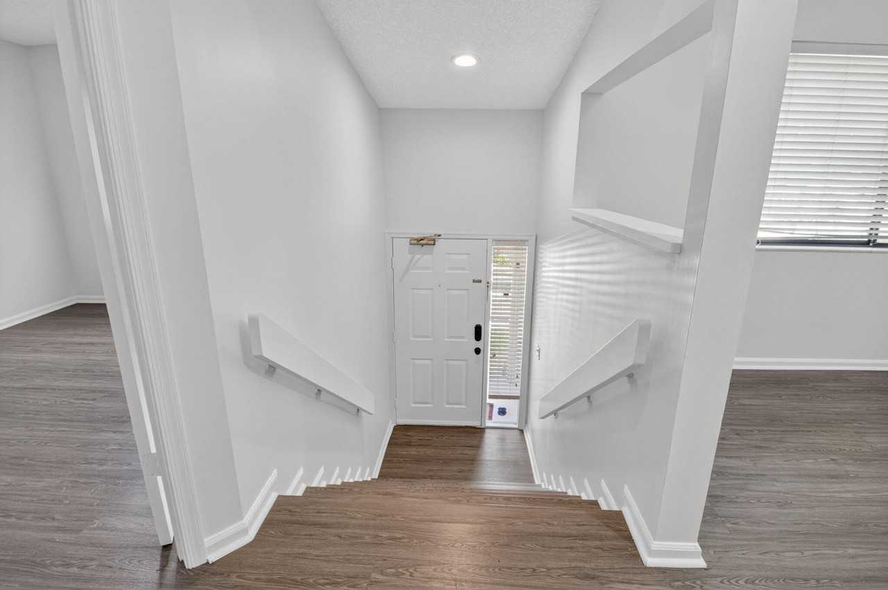 5530 Coach House Cir #E - Photo 3 of 40