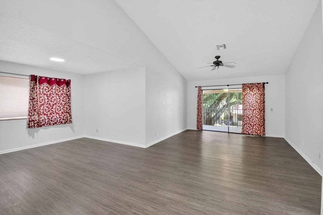 5530 Coach House Cir #E - Photo 5 of 40
