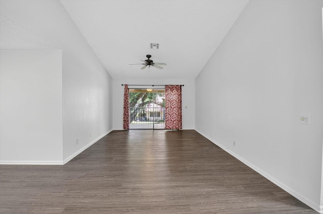 5530 Coach House Cir #E - Photo 6 of 40