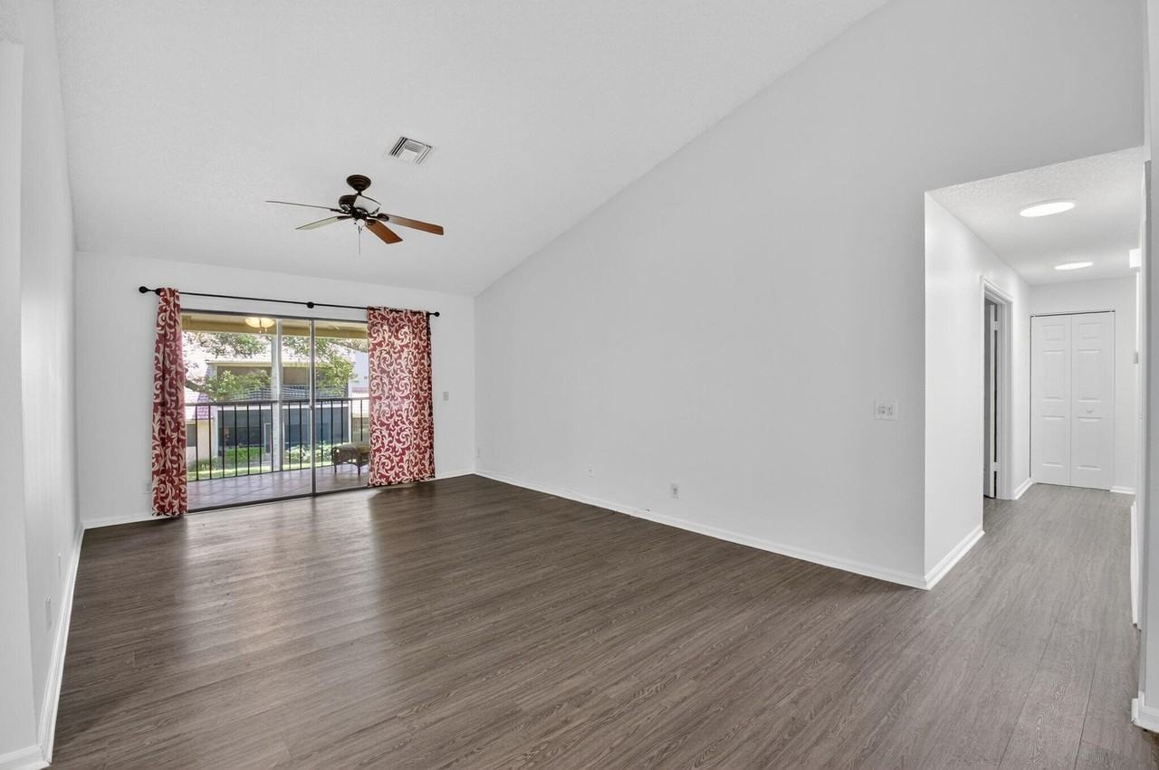 5530 Coach House Cir #E - Photo 7 of 40