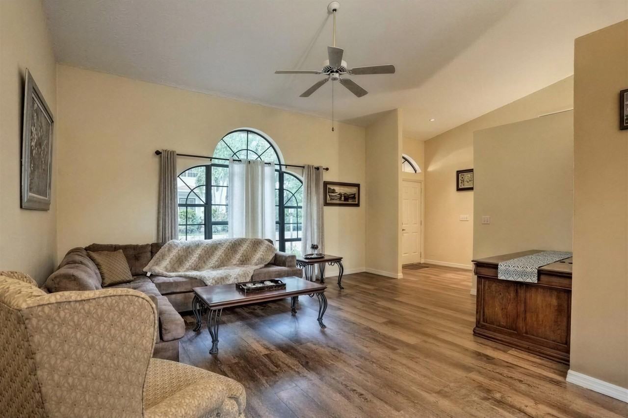 522 Sw Timber Trl - Photo 4 of 38