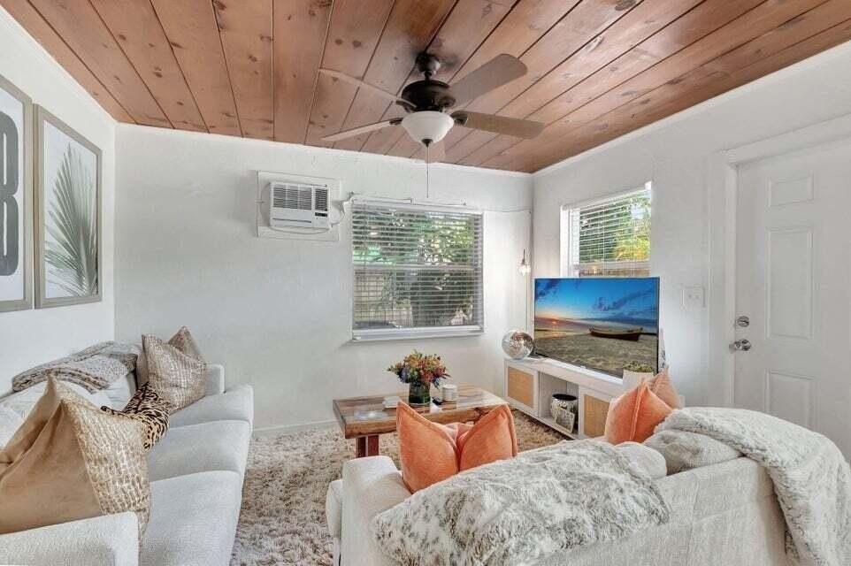 327 Se 3rd Ave - Photo 4 of 26