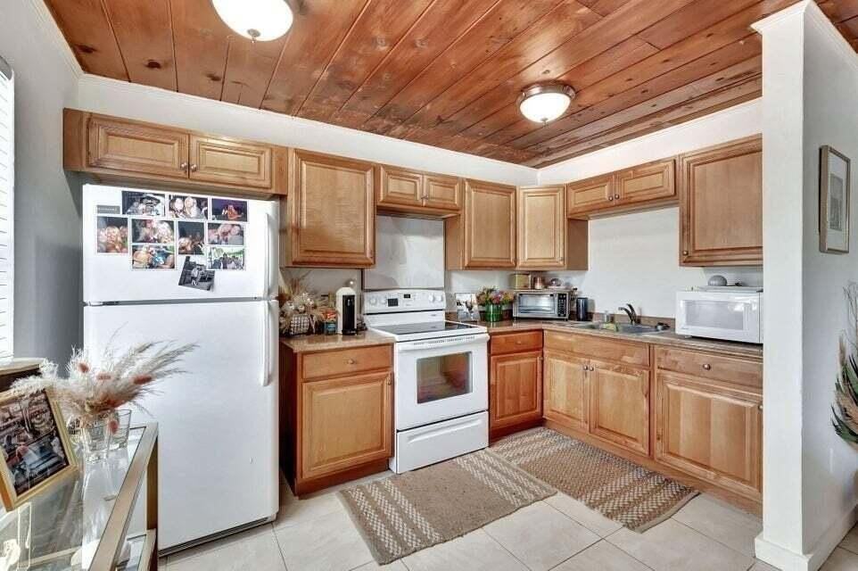 327 Se 3rd Ave - Photo 6 of 26