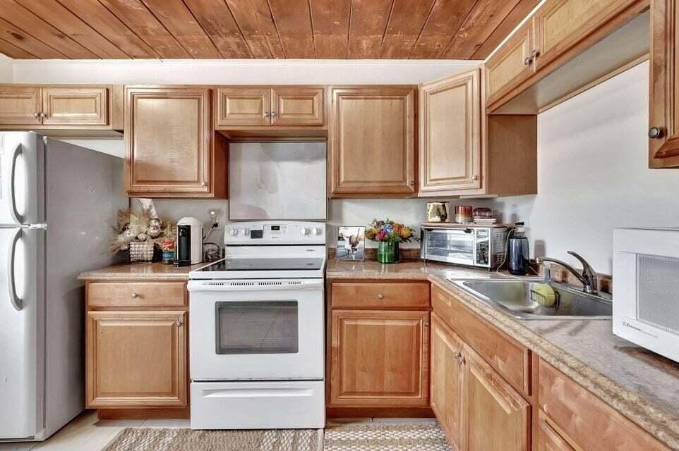 327 Se 3rd Ave - Photo 7 of 26