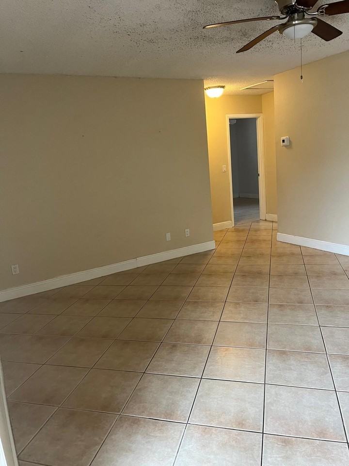6131 Sw 42nd Pl #1-2 - Photo 5 of 21