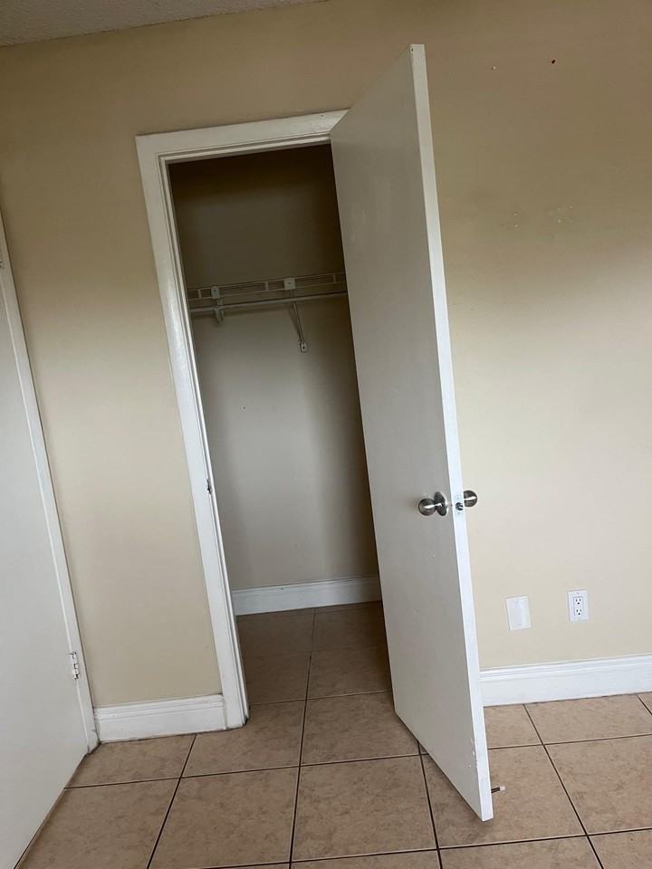 6131 Sw 42nd Pl #1-2 - Photo 7 of 21