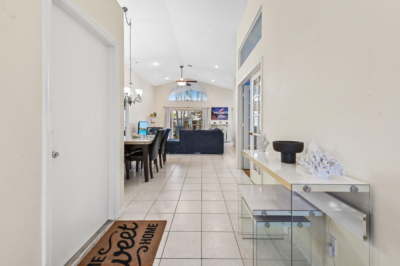 2241 Soundings Ct - Photo 3 of 32