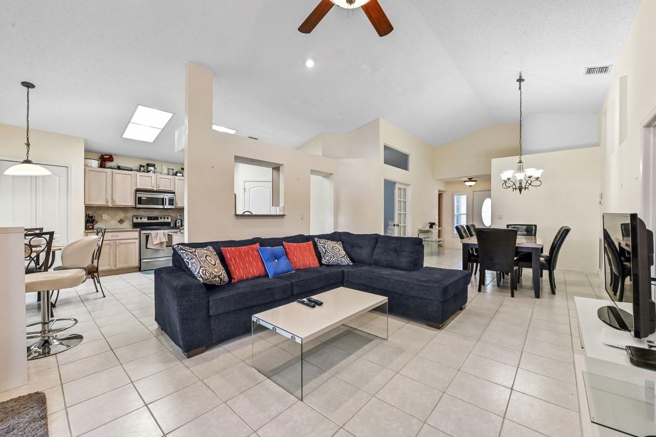 2241 Soundings Ct - Photo 4 of 32
