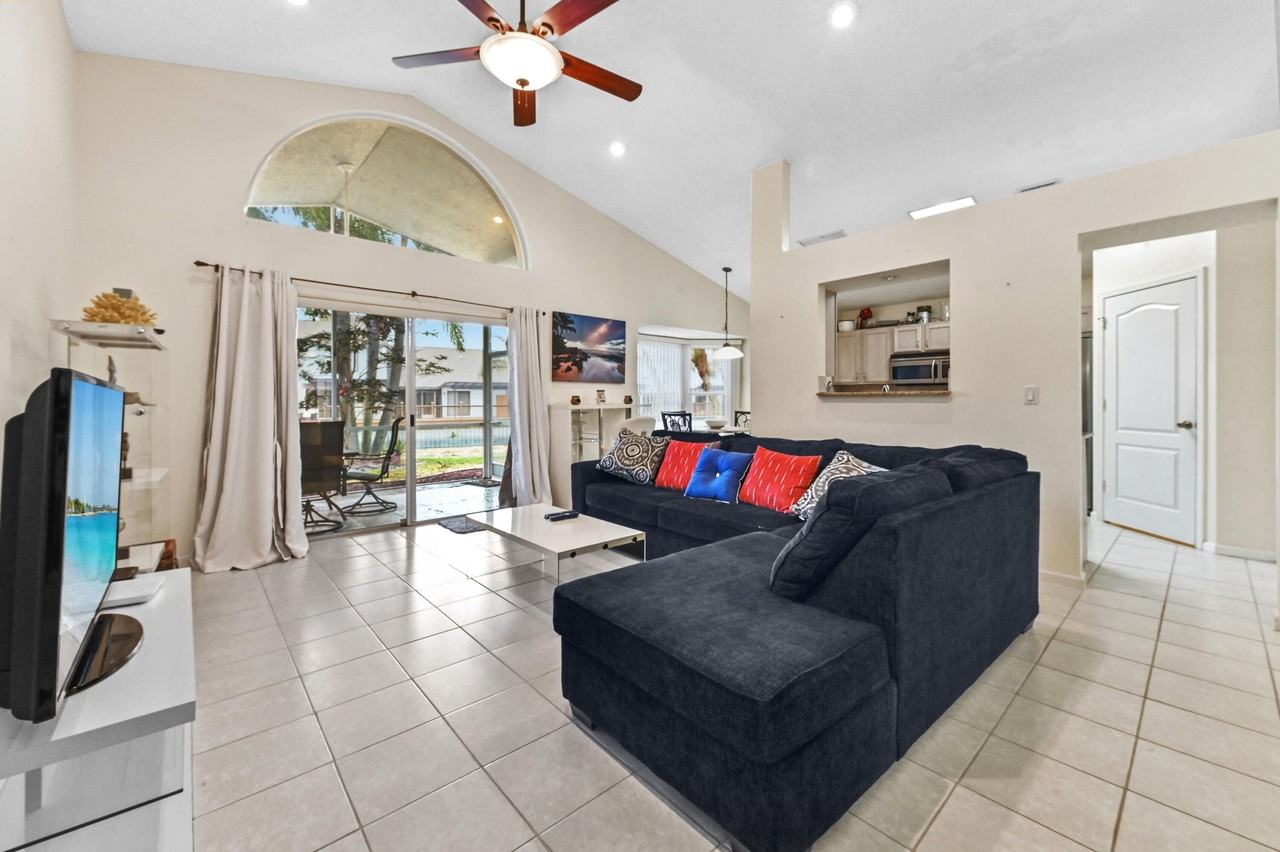 2241 Soundings Ct - Photo 5 of 32