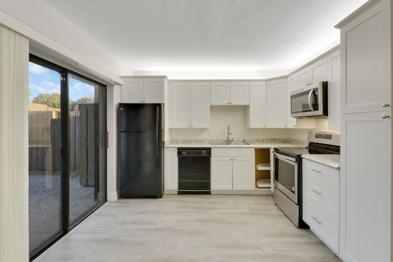 2316 23rd Ln - Photo 4 of 37