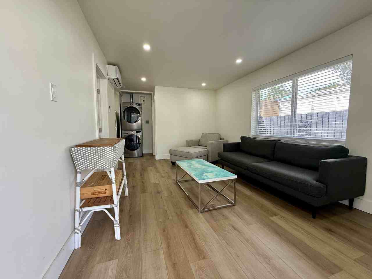 820 Se 14th St #1-2 - Photo 2 of 9