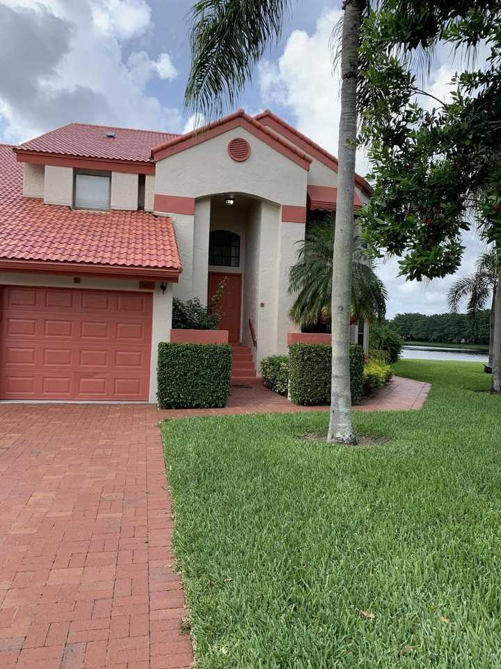 7657 Lexington Club Blvd - Photo 2 of 50