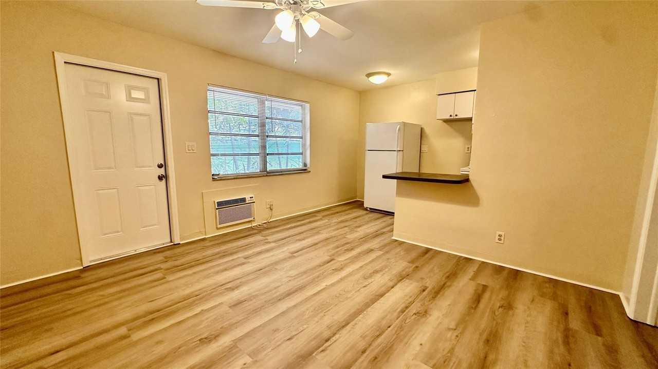 505 Ne 4th Ave #3 - Photo 2 of 10