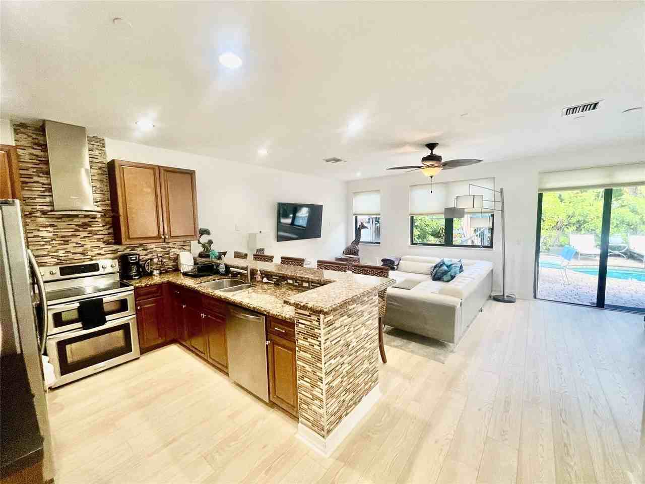 540 Ne 17th Ave - Photo 6 of 50
