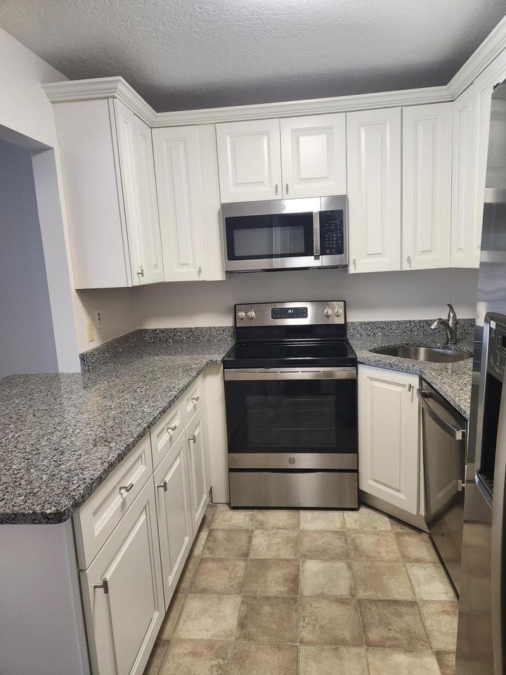 1485 Sw Silver Pine Way #107B2 - Photo 5 of 13