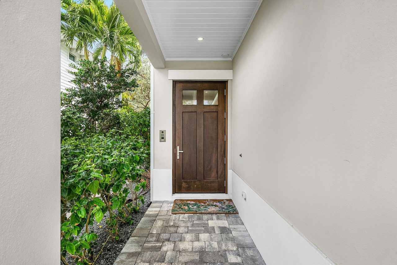 436 Ne Wavecrest Way - Photo 4 of 39