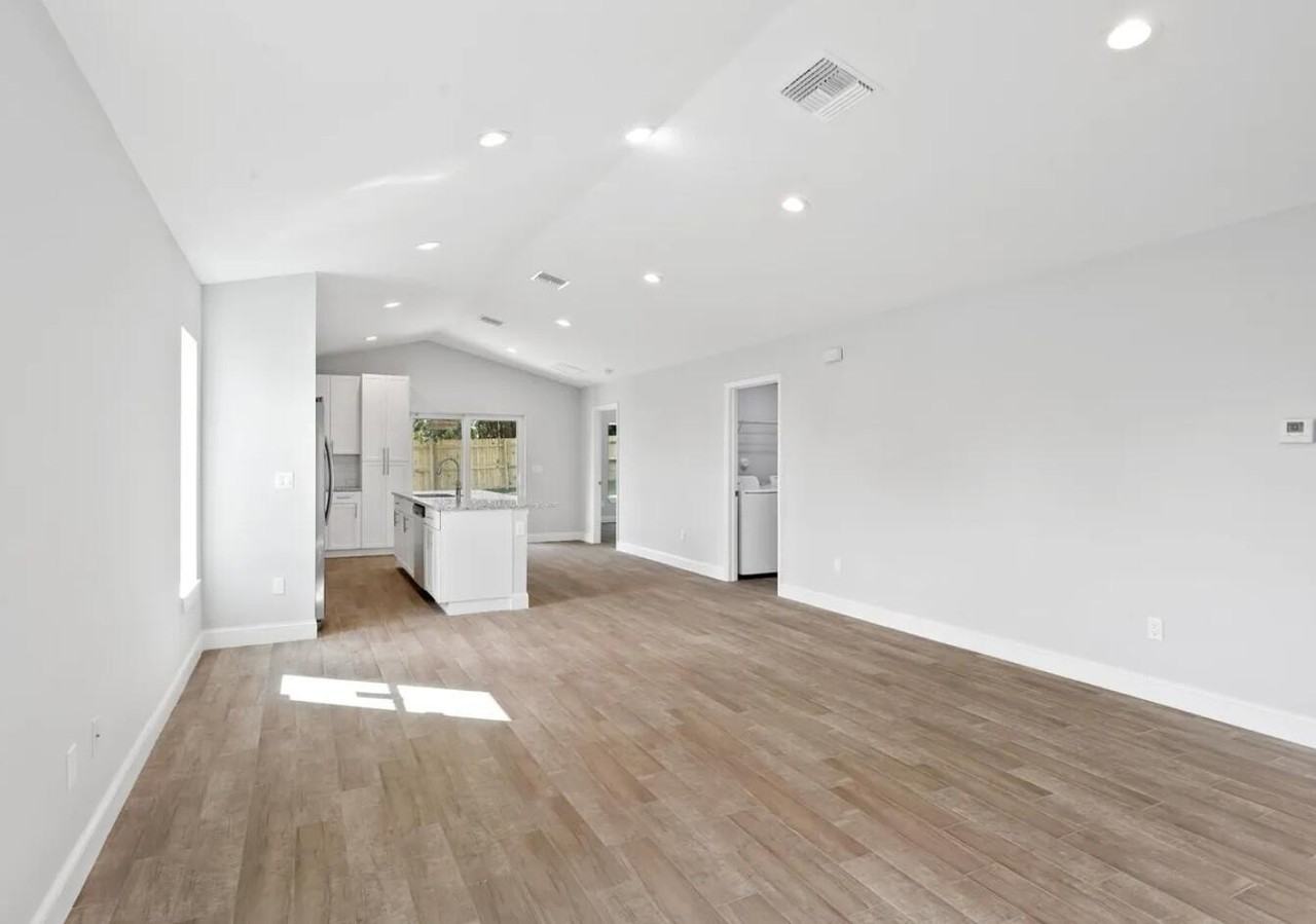 2213 Division Ave - Photo 4 of 23