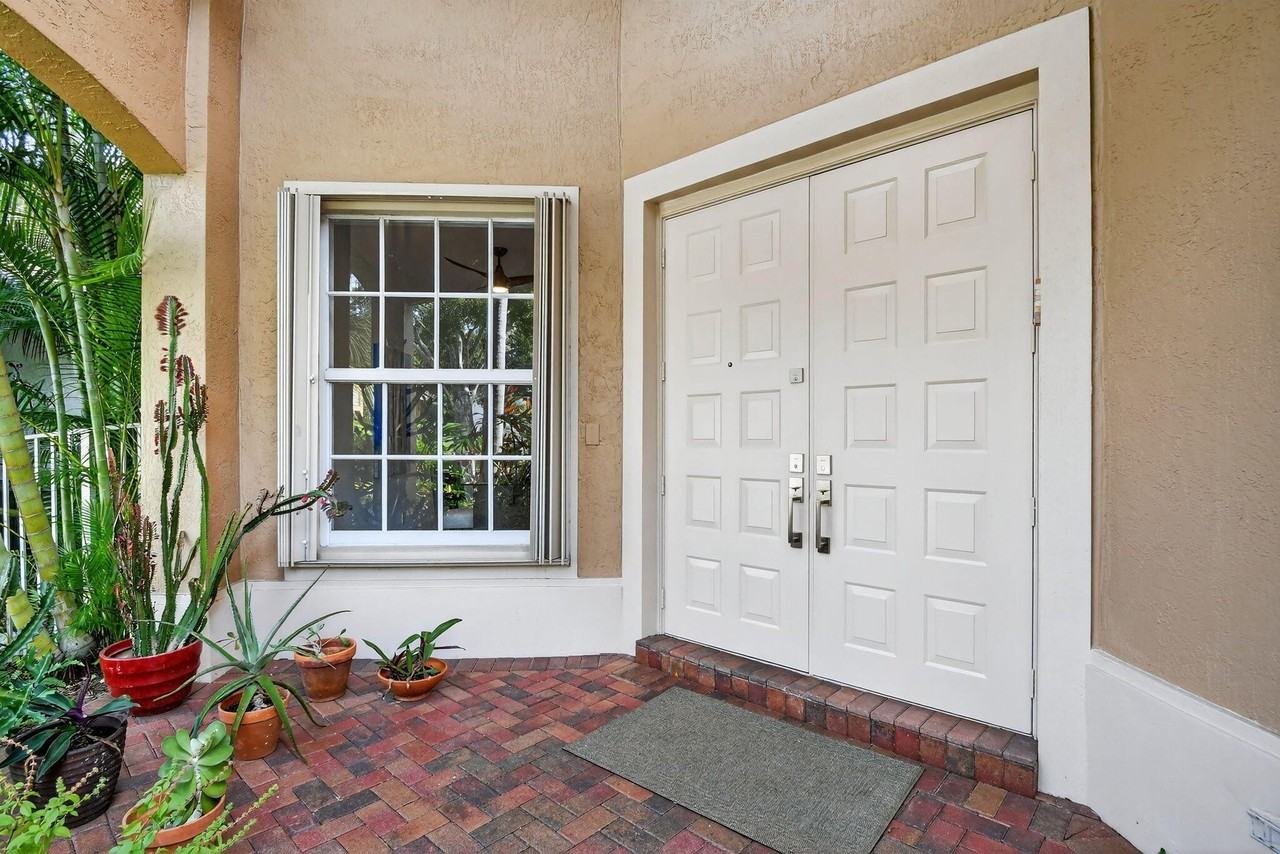 1605 E Classical Blvd - Photo 3 of 34