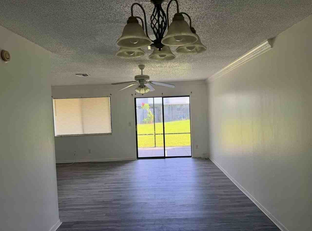 2305 Seaside Dr - Photo 2 of 16