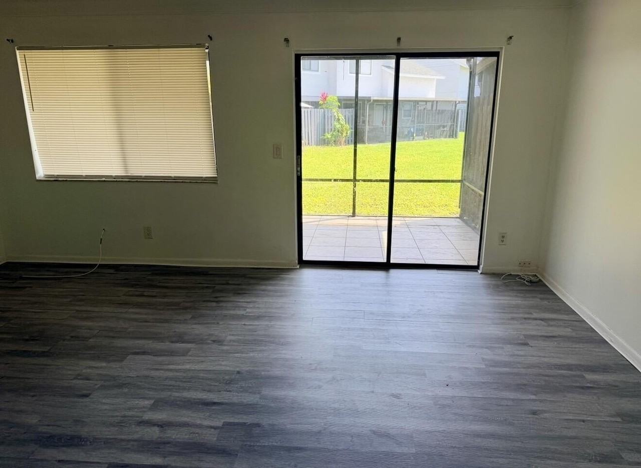 2305 Seaside Dr - Photo 3 of 16