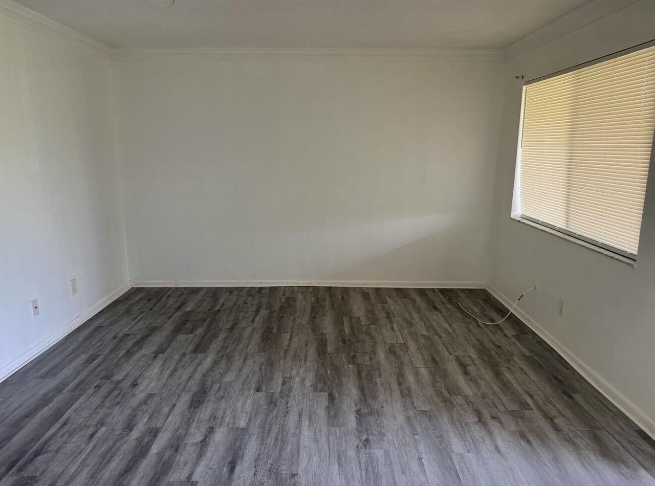 2305 Seaside Dr - Photo 4 of 16